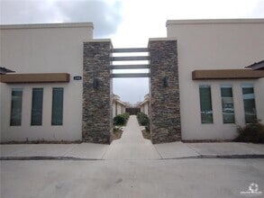 Building Photo - 1508 Coyote Hls