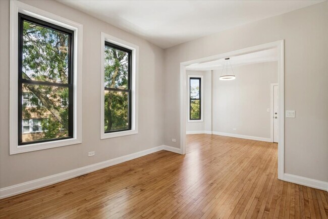 Building Photo - 2058 N Albany Ave