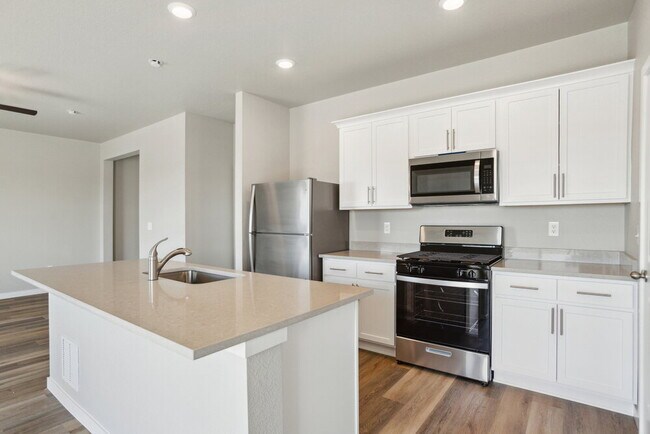 Foto del edificio - 7332 Crystal Ave