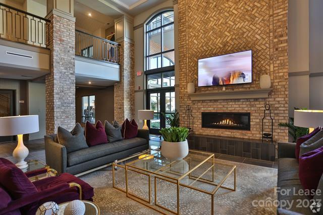 Foto del edificio - 5355 Pinehurst Park Dr
