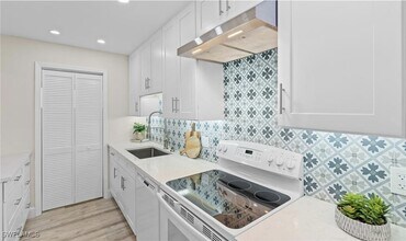 Building Photo - 788 Park Shore Dr