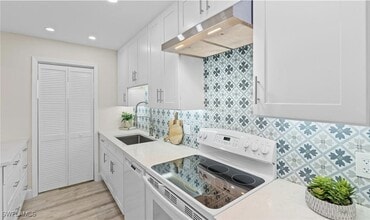 Building Photo - 788 Park Shore Dr