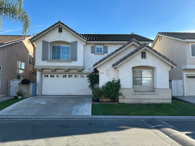 Building Photo - Nicely Upgraded 4 Bed 3 Bath Home in Gated Community in Anaheim