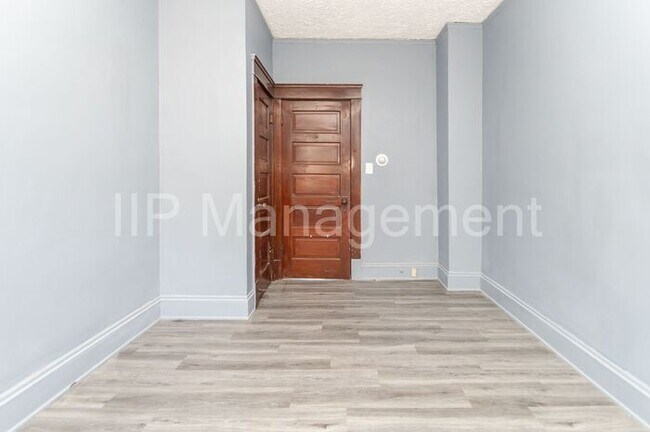 Foto del edificio - 2105 Murray Hill Rd