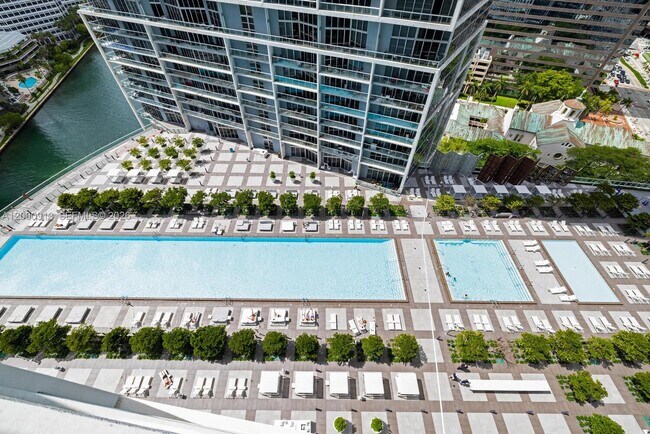 Building Photo - 475 Brickell Ave