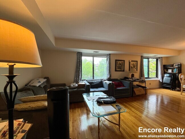 Foto del edificio - 1243 Beacon St
