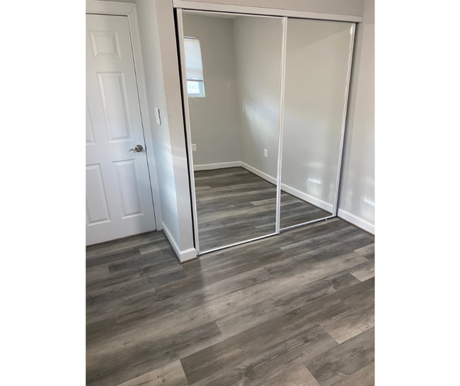 Building Photo - 438 R Main St