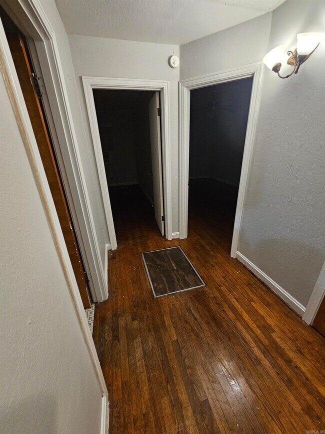 Building Photo - 309 W J Ave