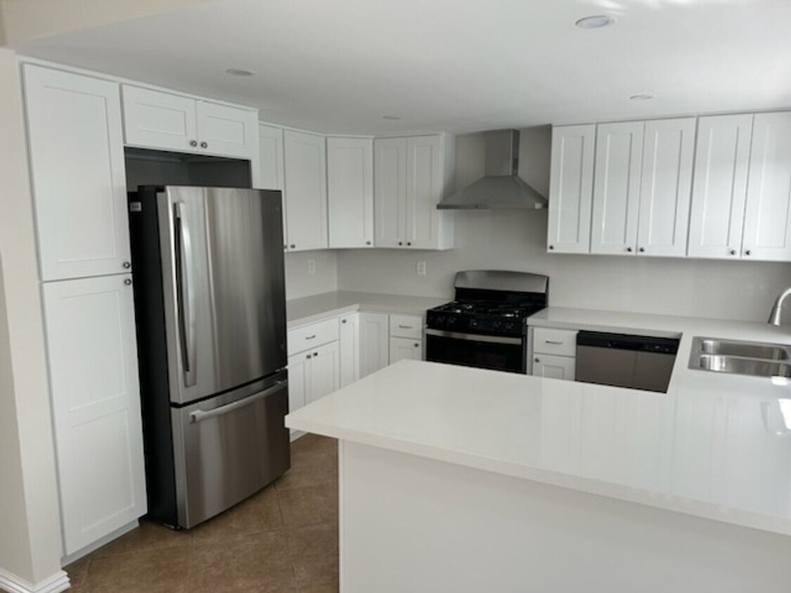 Foto principal - 4BD/$5650 MO/ 1 STORY HOME/WESTLAKE VILLAGE