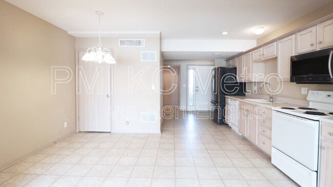 Building Photo - 8014 N Elmwood Ave