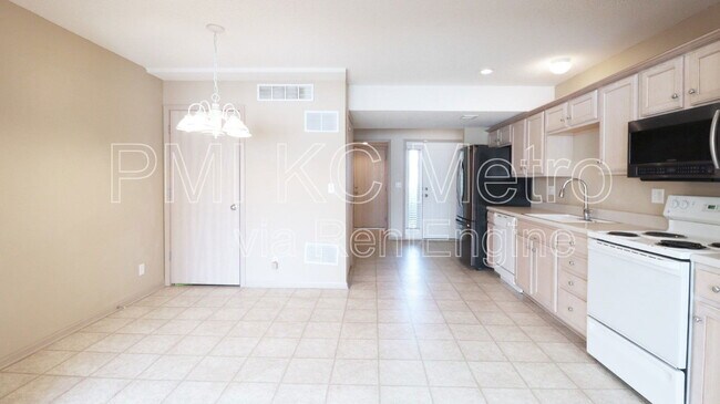 Foto del edificio - 8014 N Elmwood Ave
