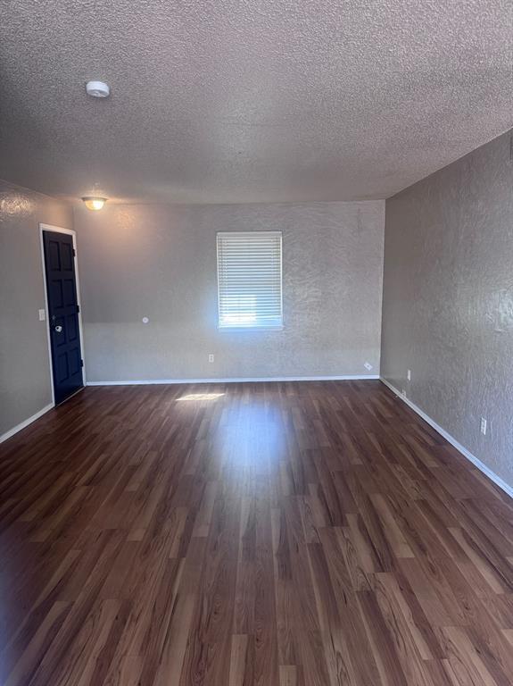 Foto del edificio - 11421 N May Ave