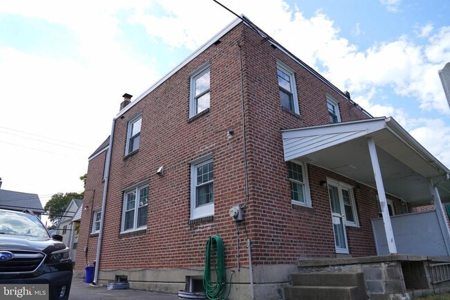 Foto del edificio - 244 Williams Rd