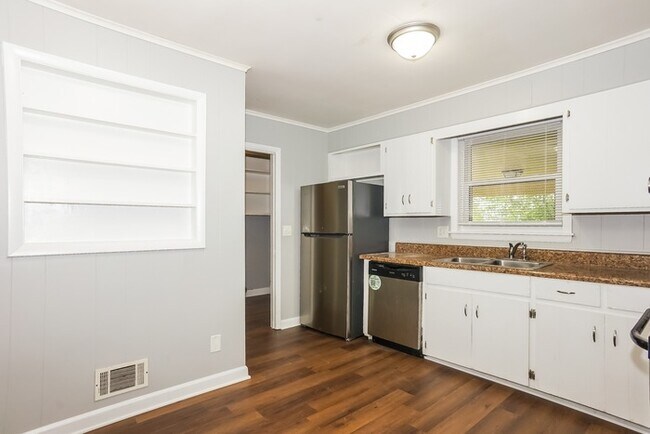 Foto del edificio - 3 Bedroom House with Lots of Character