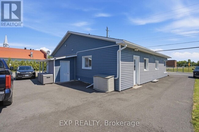 Building Photo - 3160 Gendron Rd