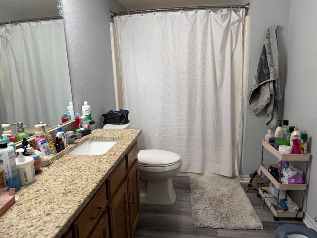 Building Photo - 524 Oakridge Dr