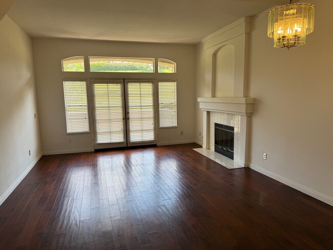Foto del edificio - Beautiful 2 Bed, 2.5 Bath Two-Story Townho...