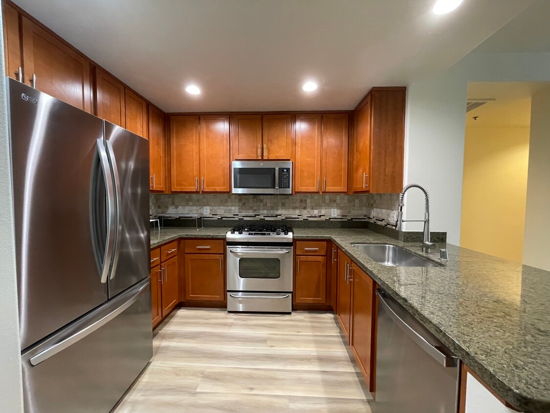 Primary Photo - 423 7th St