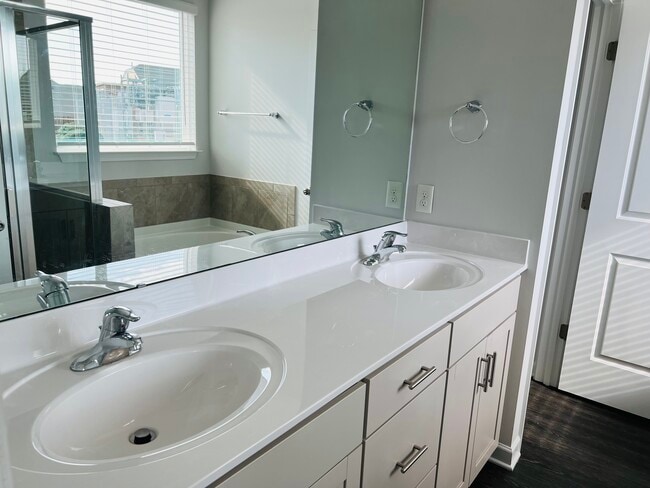 Building Photo - 205 Talisker Way