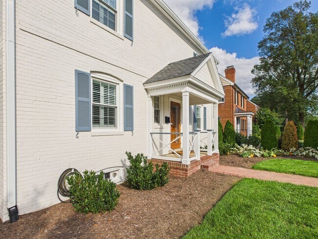 Foto del edificio - 5508 Grove Ave