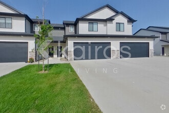 Building Photo - 6940 Holly Ct