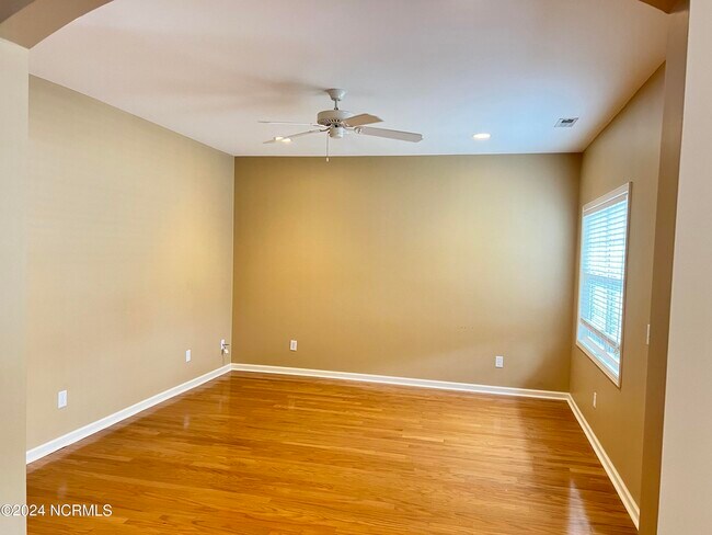 Foto del edificio - 101 E Rhode Island Ave