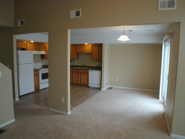Building Photo - House For Lease
