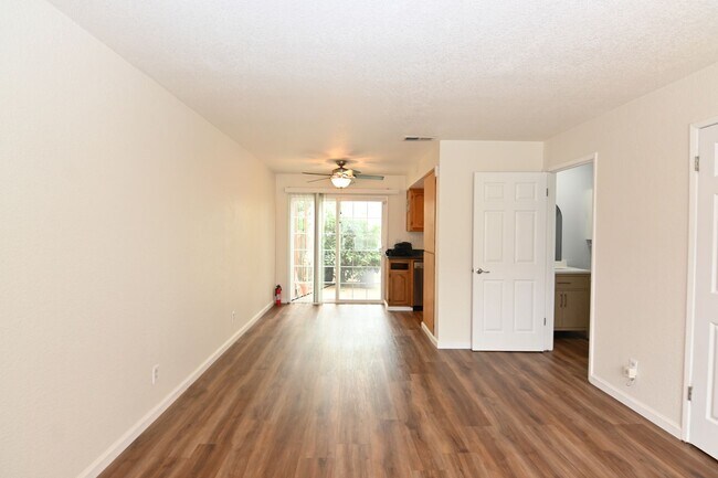 Building Photo - 2 / 1.5 Townhome near Alum Rock & White - ...