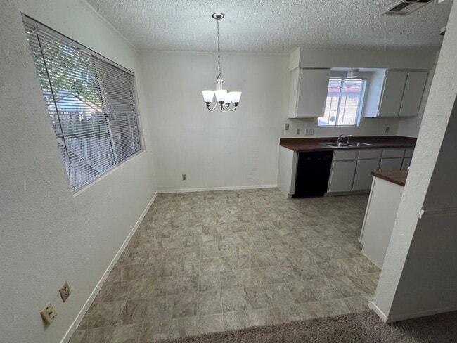 Building Photo - 4418 Dove Dr