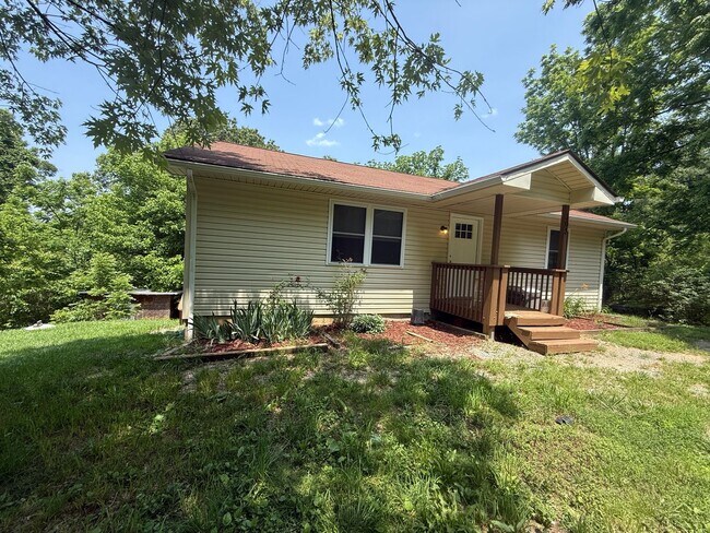 Building Photo - Three Bedroom One Bath home available in C...