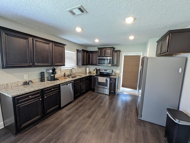 Foto del edificio - 5619 Charter Cir