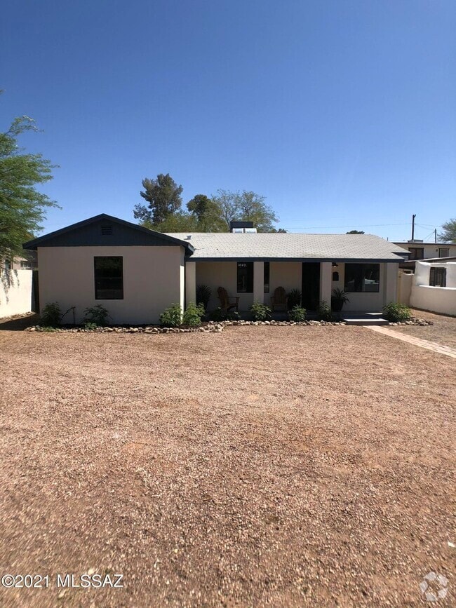 Building Photo - 1440 E Edison St