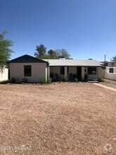 Building Photo - 1440 E Edison St