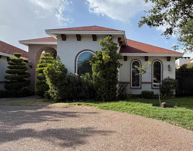 Foto del edificio - 180 Lake Carnegie Ct