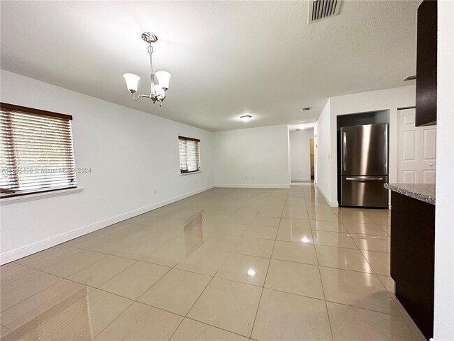 Foto del edificio - 513 NW 77th St