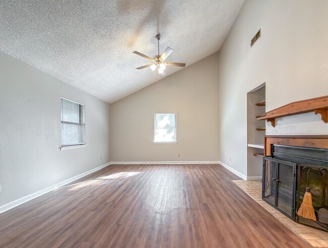 Foto del edificio - 1556 Twin Lakes Cir