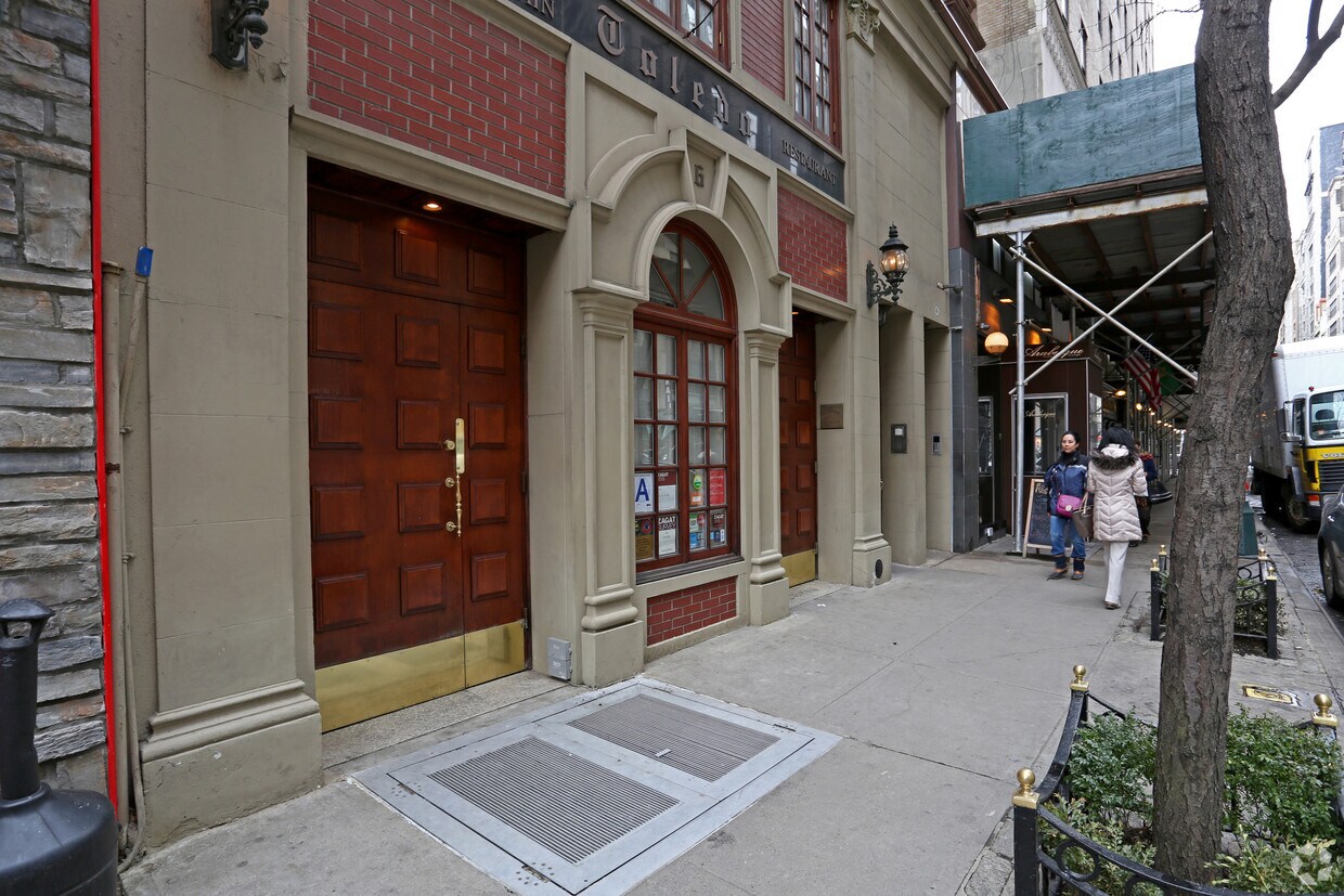 Building Photo - 6 E 36th St