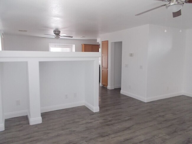 Foto del edificio - Spacious 4-Bedroom, 2.5-Bathroom Home – Fr...