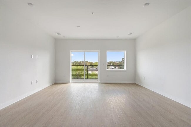 Foto del edificio - 4802 S Congress Ave