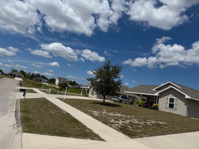 Building Photo - 3288 NE Caitlin Ln