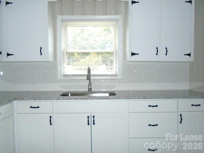 Foto del edificio - 1500 Woodhill Ln