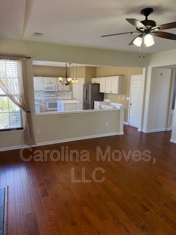 Building Photo - 4 Bay Hill Dr