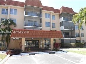 Building Photo - 4154 Inverrary Dr