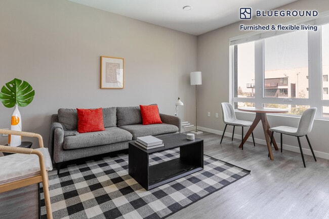 Building Photo - 3560 Rambla Pl