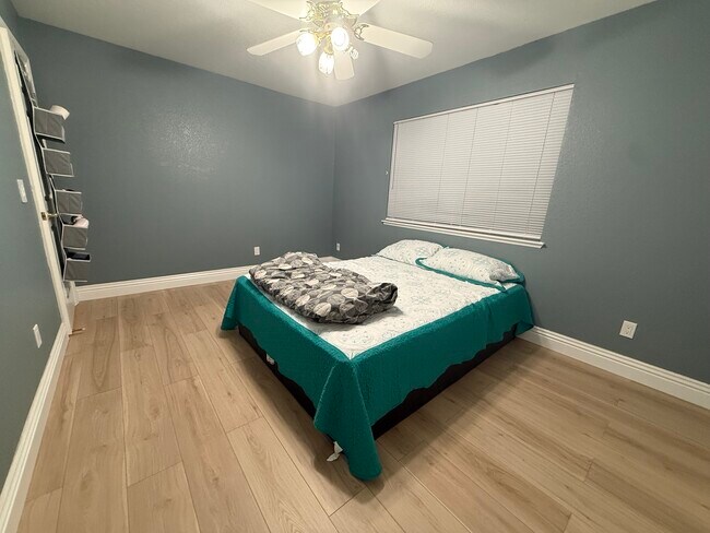 Foto del edificio - 137 Hopfield Dr