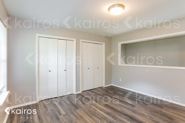 Building Photo - 836 Courtenay