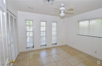 Building Photo - 3461 Lakeview Dr