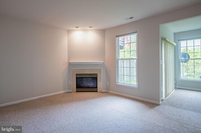 Building Photo - 12972 Park Crescent Cir