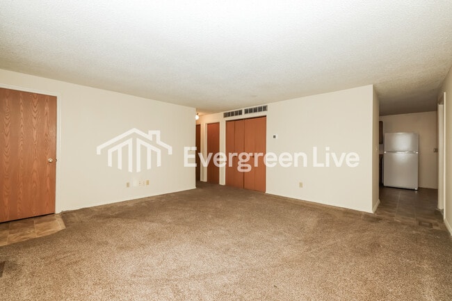 Foto del edificio - 6241 Greenfield Way
