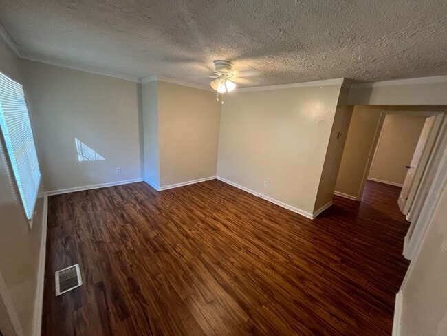 Building Photo - 2927 Capitol Dr